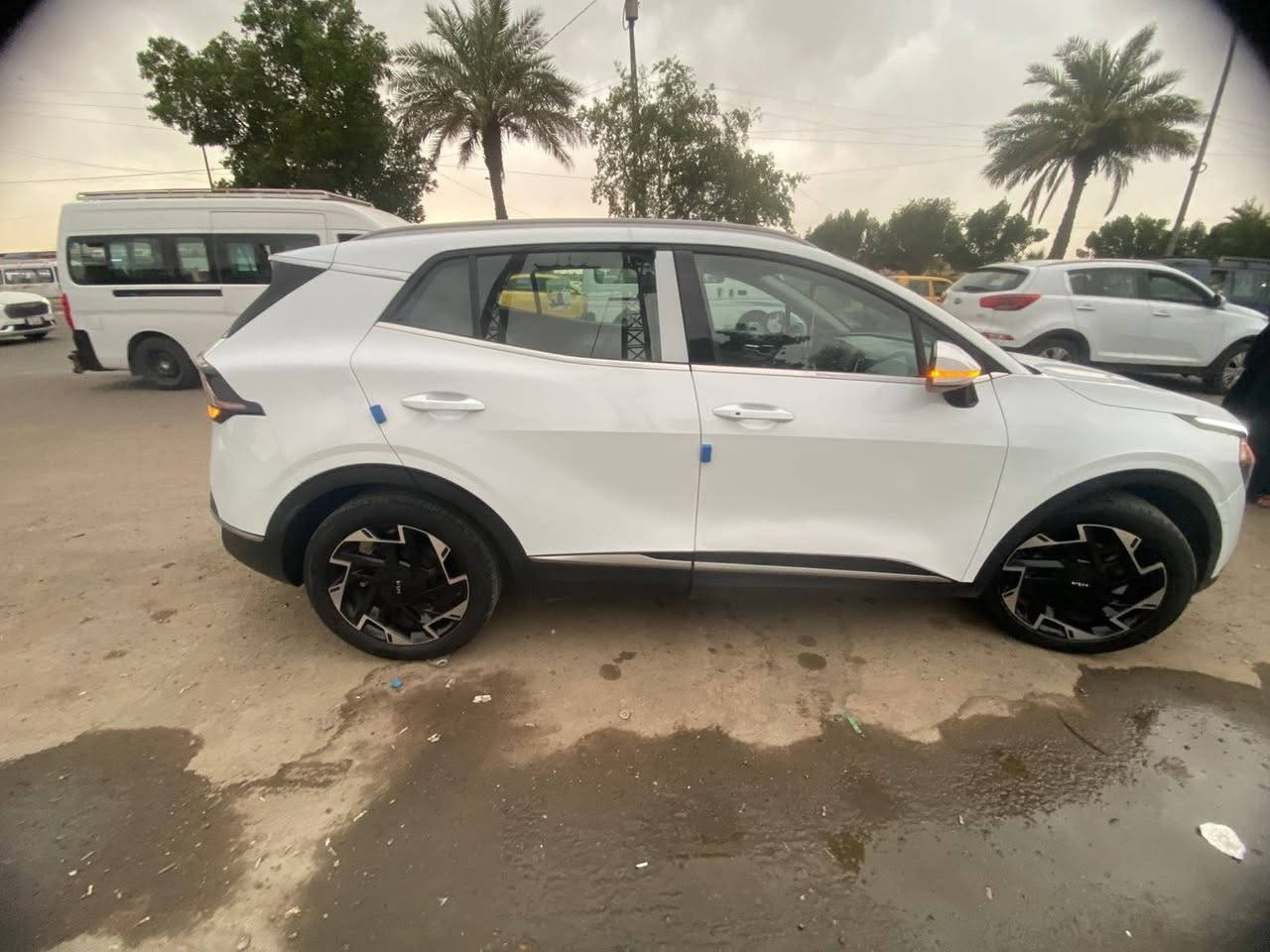 السلام عليكم
للبيع سبورتج 2023 خليجي مكفول 
بيها بارد بسيط مجرد رصعات موضح بالسونار

بصمة وتشغيل عن بعد ولدات امامي خلفي
داخل بيجي وكير تبرونتك شفتات 
ويل 19 الچبير دعاية قطعتين تبريد 
ومودات قياده واوتو هولد 
محرك 2000 دوش 
مري شفط اشايره بالمري 
باسمي تحويل ثاني يوم رقم الدولي 
مكانها بغداد حي الجهاد  
رقم تلفون *********** لمعرفه السعر اتصل وتدلل
