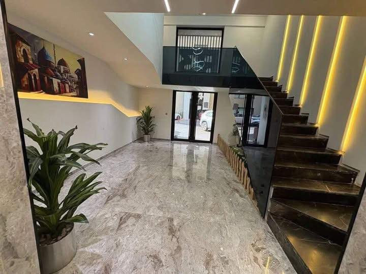 للايجار مجمع الروان السكني
ط9     عدد الغرف 3 نوم 3 حمام 
  زيرو غير مسكونة 
   
  مطبخ كامل + سبالت .

***********
