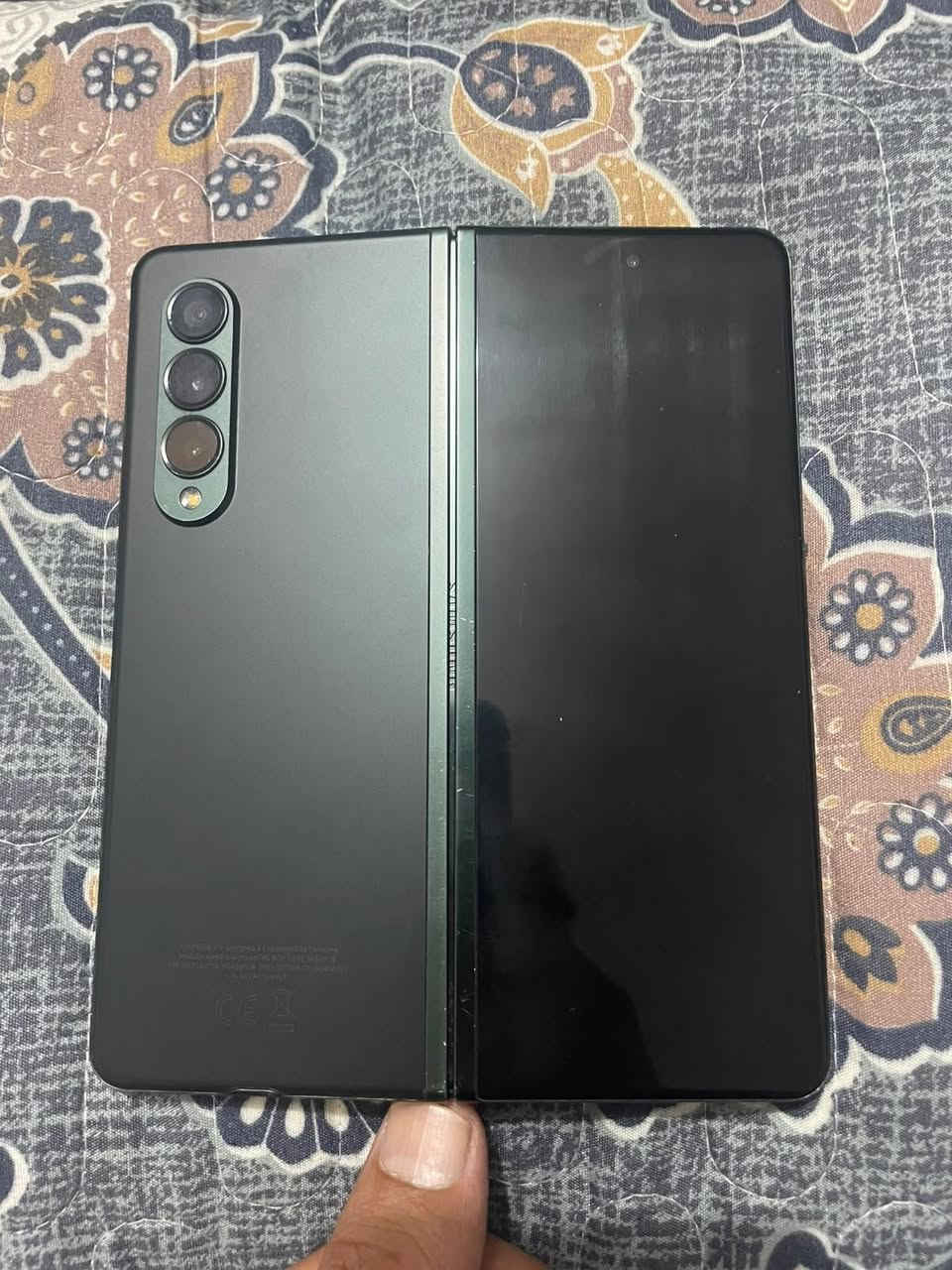 للبيع  فقط جهاز  Galaxy Z Fold3 5G
نظيف ومامفتوح شرط ذاكره 256
ببجي حقيقي 120 شراي اتصل على ارقام 
***********
***********
