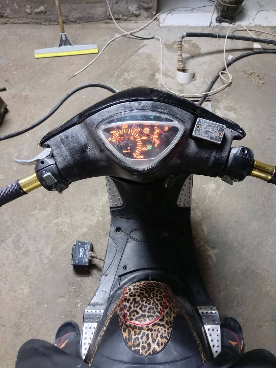 سلام عليكم شباب ماكس عدله. مكينه 55.  ناعمه تخبل لاتنقيص ولز تبخير دراجه نكره سلف.  عوزه قبق هندر.  وباتري.  شغاله دراجه.  كامله. صالنصه بلاديه عليها حالين ونطيك وياها. صالنصه RZ.  رايده 450 وبيه مجال لشراي مكاني بغداد الدوره علوه الرشيد ***********. واتساب.  او تراسلني خاص موجود
