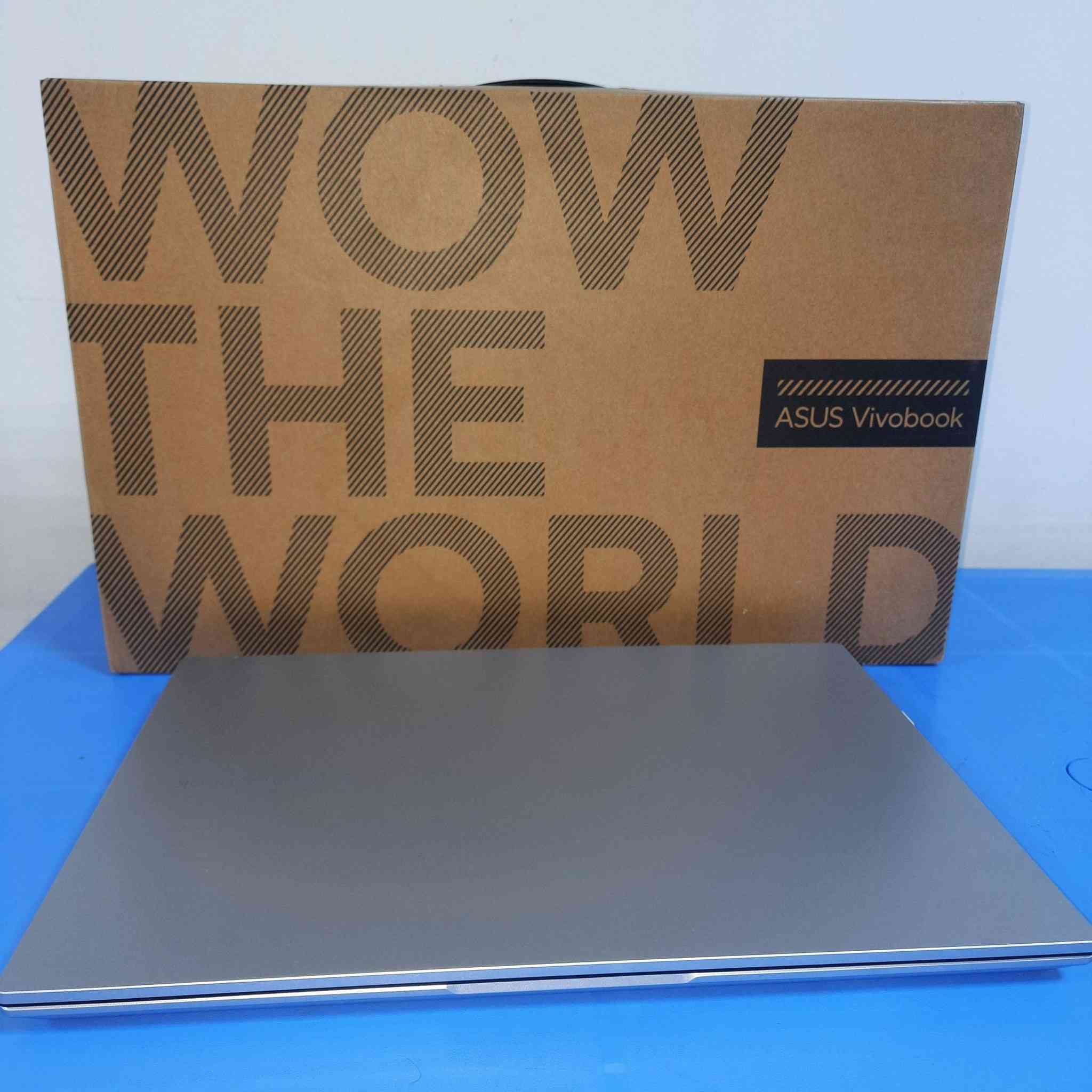 لابتوب آسوس للبيع
ASUS Vivobook M1603Q 
جهاز كمبيوتر محمول أنيق ودائم مصمم للأداء العالي،
مزود بمعالج AMD-Ryzen 5 5000 وذاكرة عشوائية 8 جيجابايت DDR4، مما يجعله مثاليًا للمهام المتعددة اليومية والاستخدامات الاحترافية شاشة ips 1920/1200 بكسل بحجم 16'' بوصة وزوايا عرض واسعة لتوفير تجربة بصرية غامرة، وهي مثالية لإنشاء المحتوى، المشاهدة، والعروض التقديمية.

توفر لوحة المفاتيح المريحة ASUS ErgoSense تجربة كتابة مريحة وسريعة الاستجابة، يمكن للحاسوب أيضًا الانبساط بزاوية 180 درجة، مما يسهل التعاون ومشاركة المحتوى.

المواصفات الكاملة:

- المعالج:
- AMD Ryzen 5 5600H with Radeon Graphics 3300 MHz
- الرسوميات:
- AMD Radeon(TM) Graphics مدمج

- الذاكرة العشوائية:
- 8GB DDR4 بسرعة 3200 ميجاهرتز (مع فتحة SO-DIMM قابلة للترقية)

- التخزين:
Hard 512GB  SSD
Ram 8GB
- الشاشة:
- شاشة ''16 بوصة ips (1920x1200)
- معتمدة من TÜV Rheinland لتقليل الضوء الأزرق وتقنية خالية من الوميض
- زوايا عرض واسعة 178°، نسبة الشاشة إلى الجسم 82%

- الصوت:
- مكبرات صوت ستيريو مع تقنية DIRAC وتقنية تعزيز الصوت ASUS Audio Booster
- تقنية إلغاء الضوضاء المدعومة بالذكاء الاصطناعي لمكالمات الفيديو

- الكاميرا:
- كاميرا HD بدقة 720p مع غالق الخصوصية المادي

- المنافذ:
- 1x USB 2.0
- 2x USB 3.2 Gen 1 Type-A
- 1x USB-C 3.2 Gen 1
- 1x HDMI® 1.4
- 1x منفذ سماعات رأس/ميكروفون

- الاتصال:
- Wi-Fi 6 (802.11ax)
- Bluetooth® 5.1

- البطارية:
- تحتوي على ثلاث خلايا بقدرة 50 واط/ساعة
- يدعم الشحن السريع مع محول بقدرة 90 واط
- تصل الى 4 ساعات تشغيل على البطارية

- لوحة المفاتيح :
- لوحة مفاتيح  ASUS ErgoSense تدعم اللغتين العربية والإنجليزية
- لوحة مفاتيح رقمية

الميزات:
- لوحة مفاتيح ASUS ErgoSense: توفر تجربة كتابة مريحة مع حجم مفاتيح كامل، وأغطية مفاتيح مقعرة بسمك 0.2 ملم، وسفر مفاتيح 1.4 ملم.
- تقنية إلغاء الضوضاء بالذكاء الاصطناعي: تقلل الضوضاء المحيطة لمكالمات فيديو واضحة.
- مفصل بزاوية 180°: يتيح لك مشاركة المحتوى والتعاون بسهولة.
متوفر ماسنجر مكاني النجف
السعر ٥٧٠ الف


**إذا كنت صاحب هذا الإعلان وتريد حذفه لأي سبب، رجاءا أرسل رسالة إلى الدعم الفني**