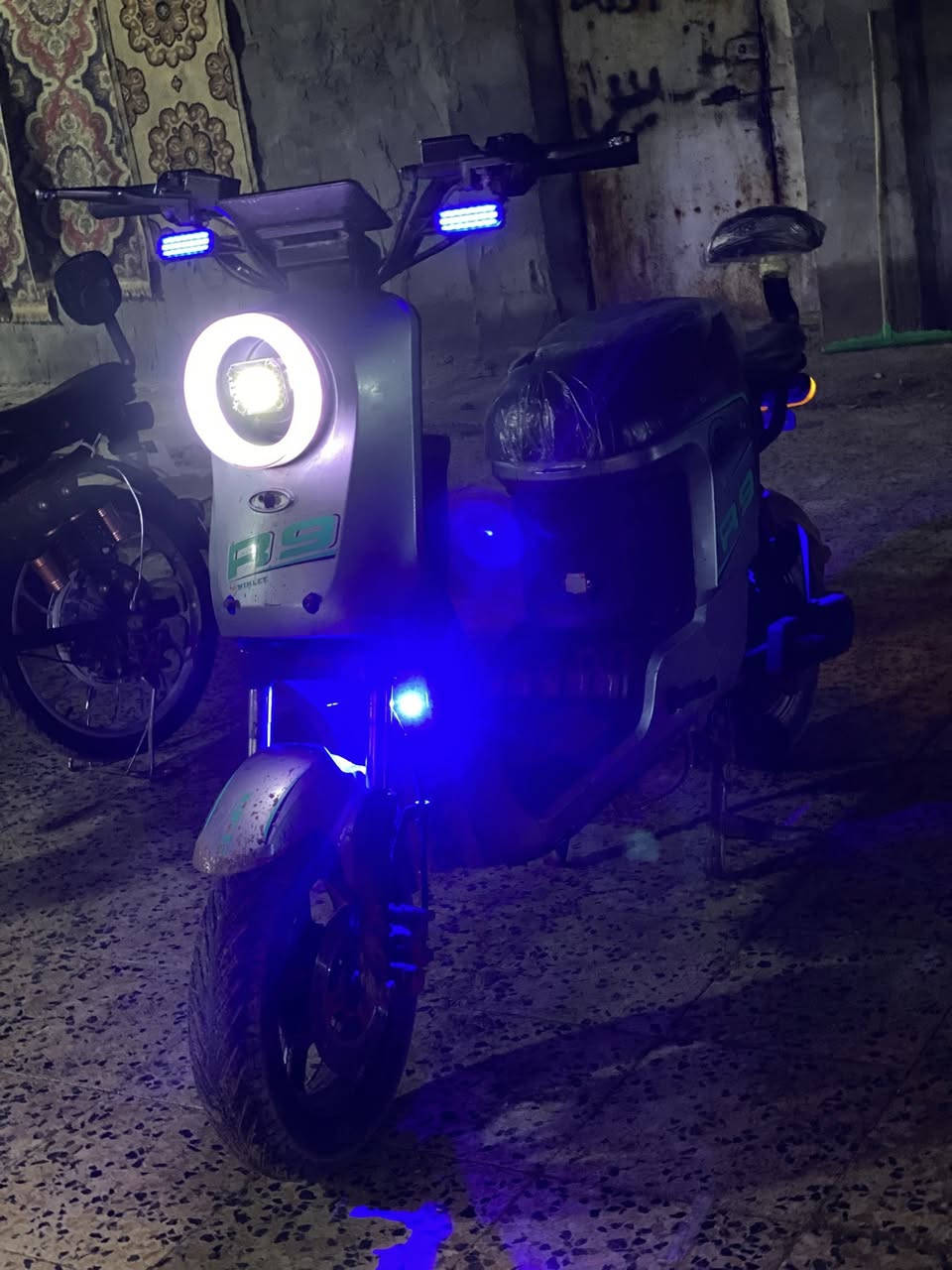 سلام عليكم عمي جوه سوك دراجه أر تسعه للبيع بطاريته يخبلن تاخثه وتندعيلي  ٢٢امبير مكاني بصره أبي الخصيب سعره٣٥٠ وبيه مجال وهذه رقمي***********
