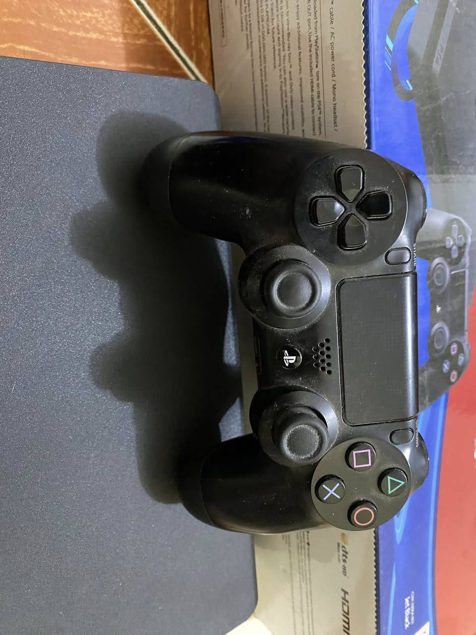 السلام عليكم ps4 للبيع مستعمل قليل كلش ونضيف وياه حساب امريكي وجوستكات 2 غراضة كلهن كاملات تحديث (13.50) 

سعر 250 
*********** هذا رقمي واتساب فقط
مكاني ناصرية مركز
