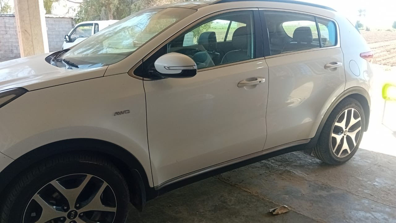 السلام عليكم يوجد سبورتج 2018مكفوله كفاله عامه بس بيها طخه بسيطه كلش بل باب الخلفي ***********
