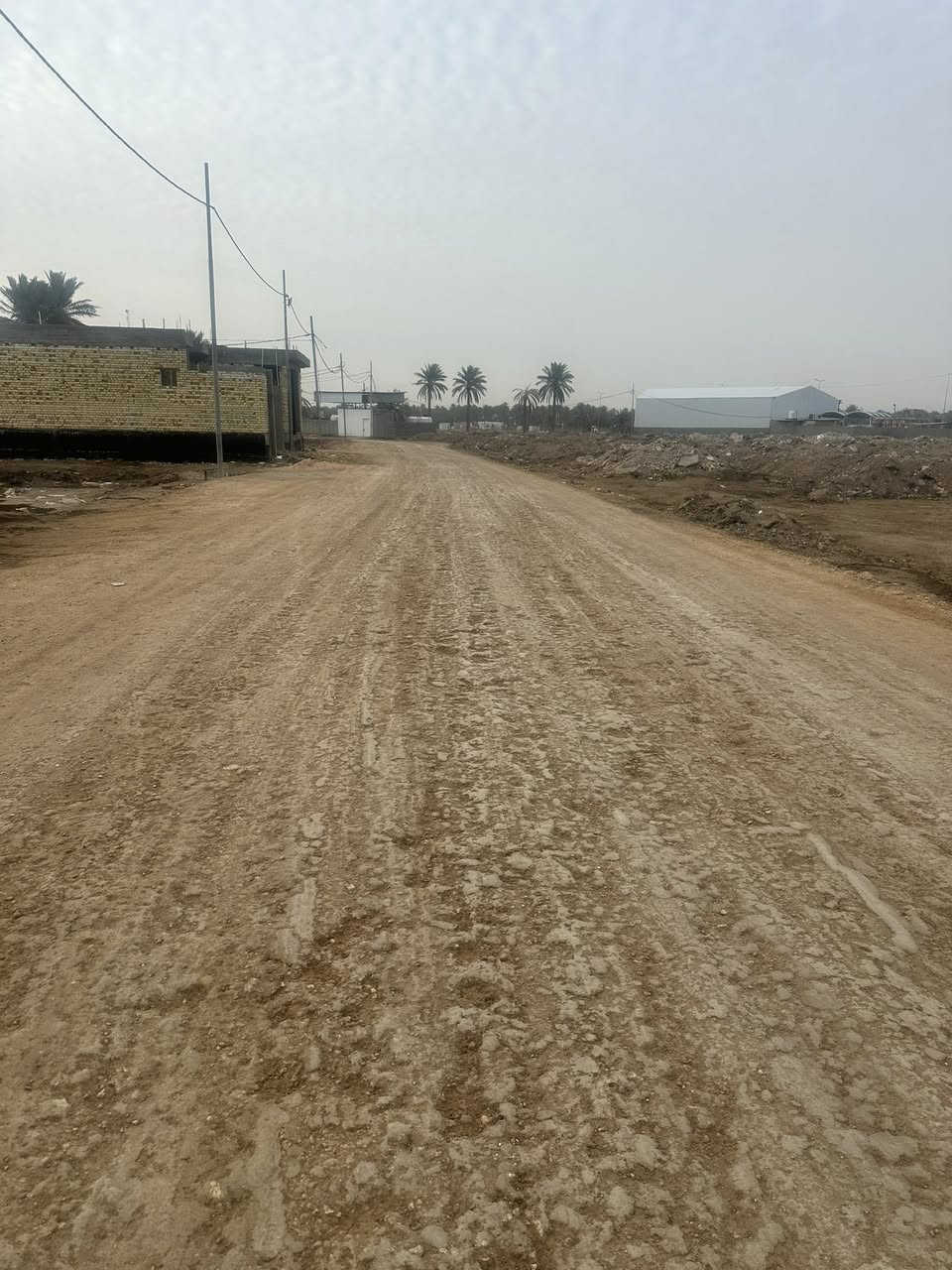 قطعة 200 متر الواجهه 10 متر و النزال 20 متر قريبة جدا من شارع 100
***********
