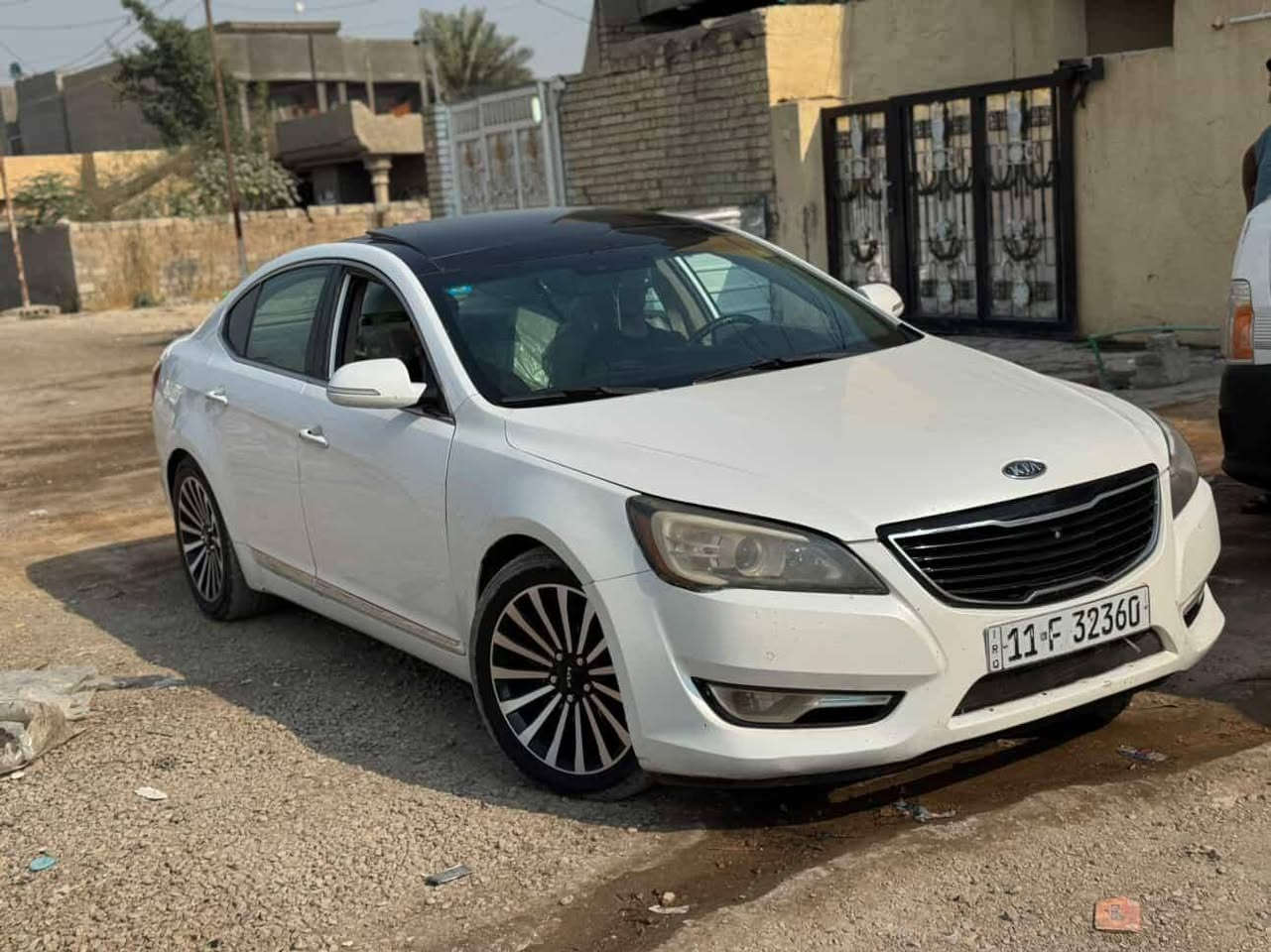 السلام عليكم

كيا كادنزا خليجي 11 
فول مواصفات VIP 
بصمة ابواب وتشغيل
انارة ترحيب
بانوراما قطعتين
مري شفت اشاير مري
بردة خلفية 
زنون عالي ناصي 
بعد هواي مواصفات
سونار مرفق ويه الصور
مكينة مبدلة حاوية قطرة تنقيص مابيها
نواقصها زوج شمعات وتاير وشاشة
مكانها بغداد ابو غريب سعرها 107 بيها مجال حك الجية
***********
