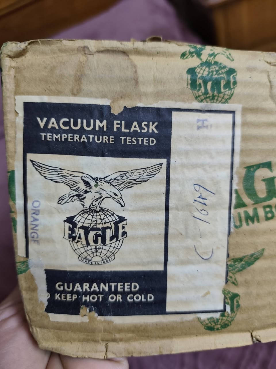 ترمز اصلي قديم مال ثمانينات جديد بعده يأخذ لتر ونص يحفظ سوائل لمده طويله صناعه هنديه محترمه جدا مكان بغداد حي تونس *********** وبسعر مناسب السراي ومهتم
