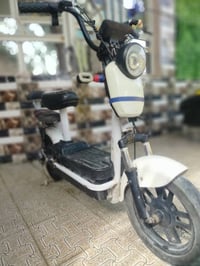 دراجه شحن حجم 14 للبيع سعر ١٥٠ بيها مجال بسيط سرعه ٧٠وتعبر اتصل ٠٧٧٥٩٤...