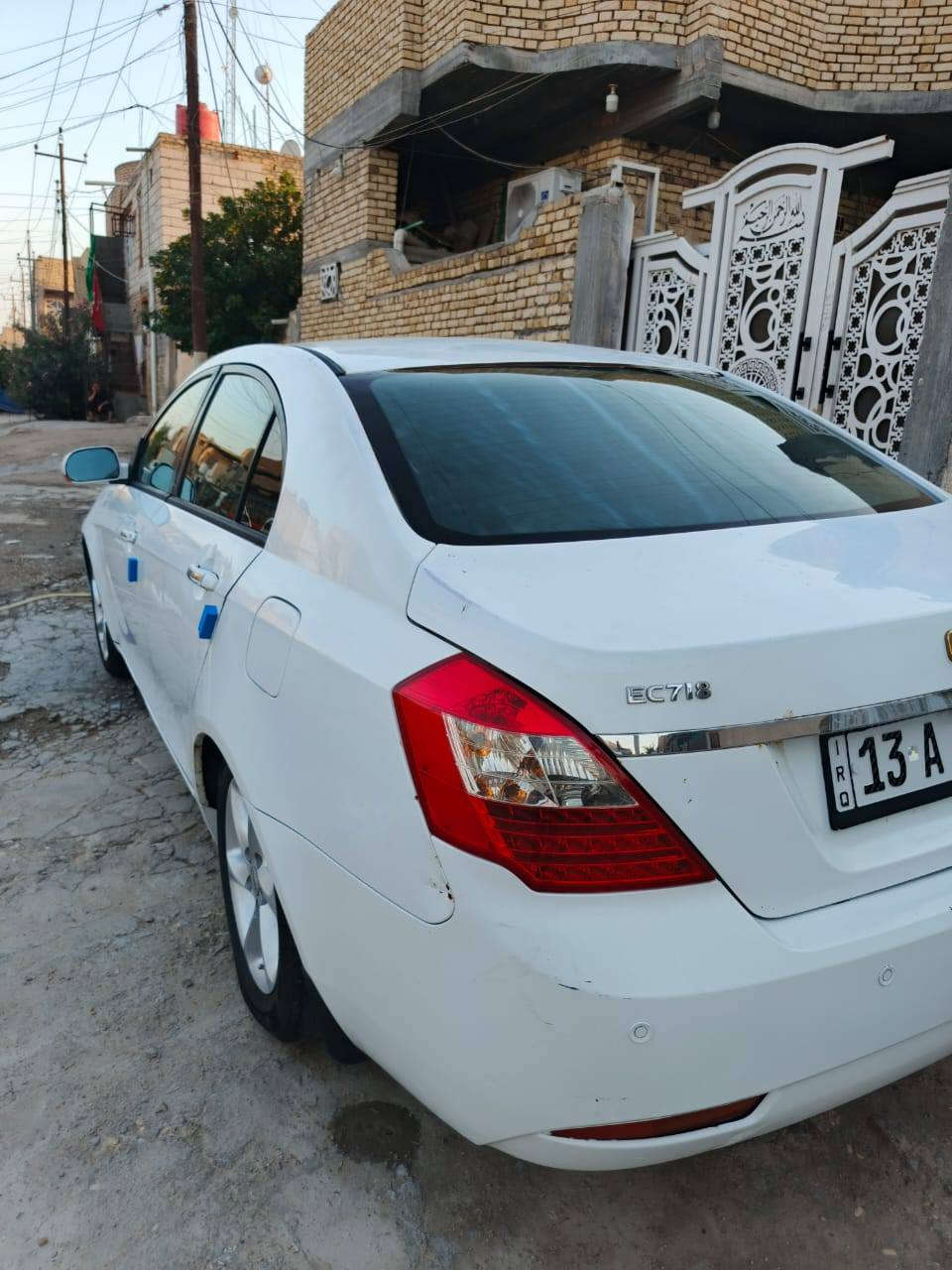 السلام عليكم 
جيلي امكراند c7 2013
‏مكينه كير تبريد منضومه جديده 
‏كهربائيات كله شغاله 
‏بيه رشات صبغ مكفوله من الضربه 
‏سياره جاهزه سنويه ل 2031 رقم 
‏انكليزي الجديد بسمي مداور ثاني يوم 
‏السعر50$
‏هاتف . ‪***********‬
