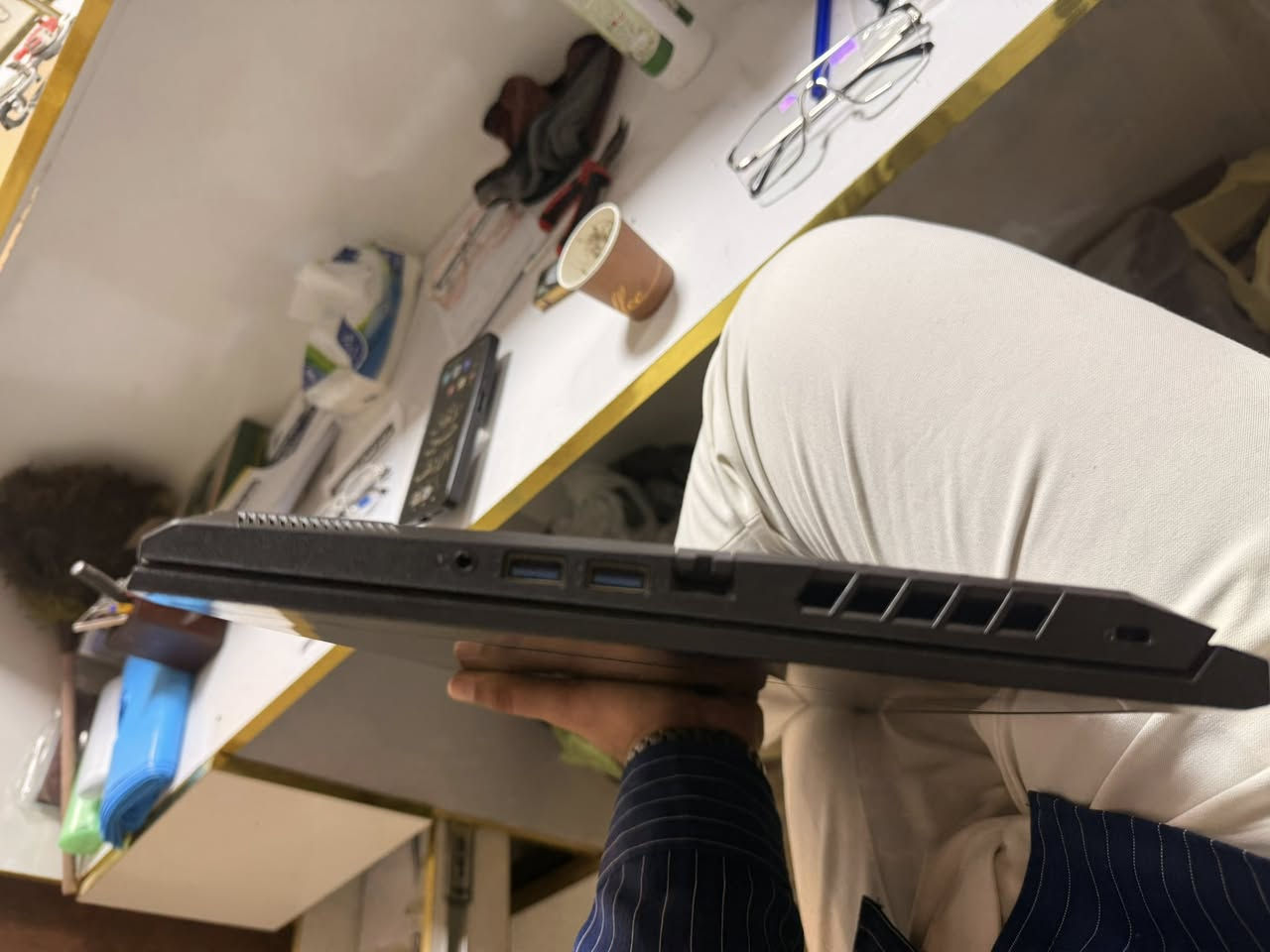 لابتوب للبيع
🖥️ اسم الجهاز:
Acer Nitro 5
⚙️ المواصفات:
🔹 المعالج: Intel Core i5-11400H
🔹 كرت الشاشة: RTX 3060
🔹 الرام: 16GB
🔹 التخزين:
SSD NVMe 512GB (Samsung)
SSD 1TB (KODAK)
👉 المجموع 1.5 تيرا
📊 الأداء:
يشغل الألعاب الثقيلة 🔥
مناسب للمونتاج والتصميم
سريع جدًا بدون تعليق
🧼 الحالة:
نظيف جدًا
بدون مشاكل
استخدام خفيف
 
السعر 900 الف


**إذا كنت صاحب هذا الإعلان وتريد حذفه لأي سبب، رجاءا أرسل رسالة إلى الدعم الفني**