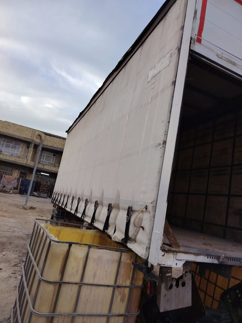 بدي اتيكو للبيع طول 7:30      ارتفاع 275.   ***********
