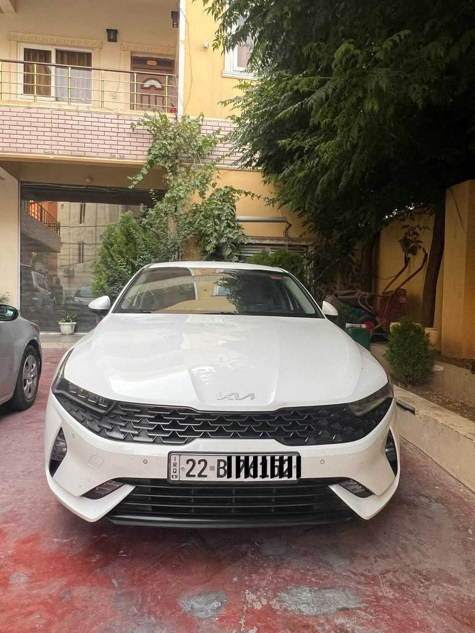 السلام عليكم للبيع كي فايف 22 خليجي وكاله نيم بصمه كشنات جلد تشغيل عن بعد مري شفط اشاير مري حساسات امامي خلفي تبريد قطعتين  كفاله بيه صبغ عله كد خمس اصابع بلجاملغ الخلفي وعندي سونار بيه كلش بسيط ماشيه 100 مكان بغداد الاعلام *********** سياره نصبته احله من الصور السعر اتصل متوفر واتساب او خاص
