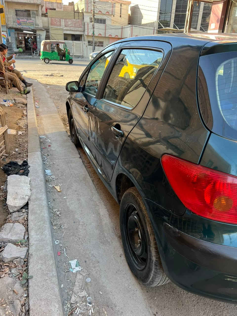 السلام بيجو سياره بيجو 307 موديل 2004 جاهزه من كلشي تبريد كير مكينه حداديه ملاحظه واحده فقط ضربه باب خلف السايق ما معمره ترجع بارد الباقي كفاله السياره السعر 45 وبيها مجال رقم التليفون *********** غير متاوجد نت
