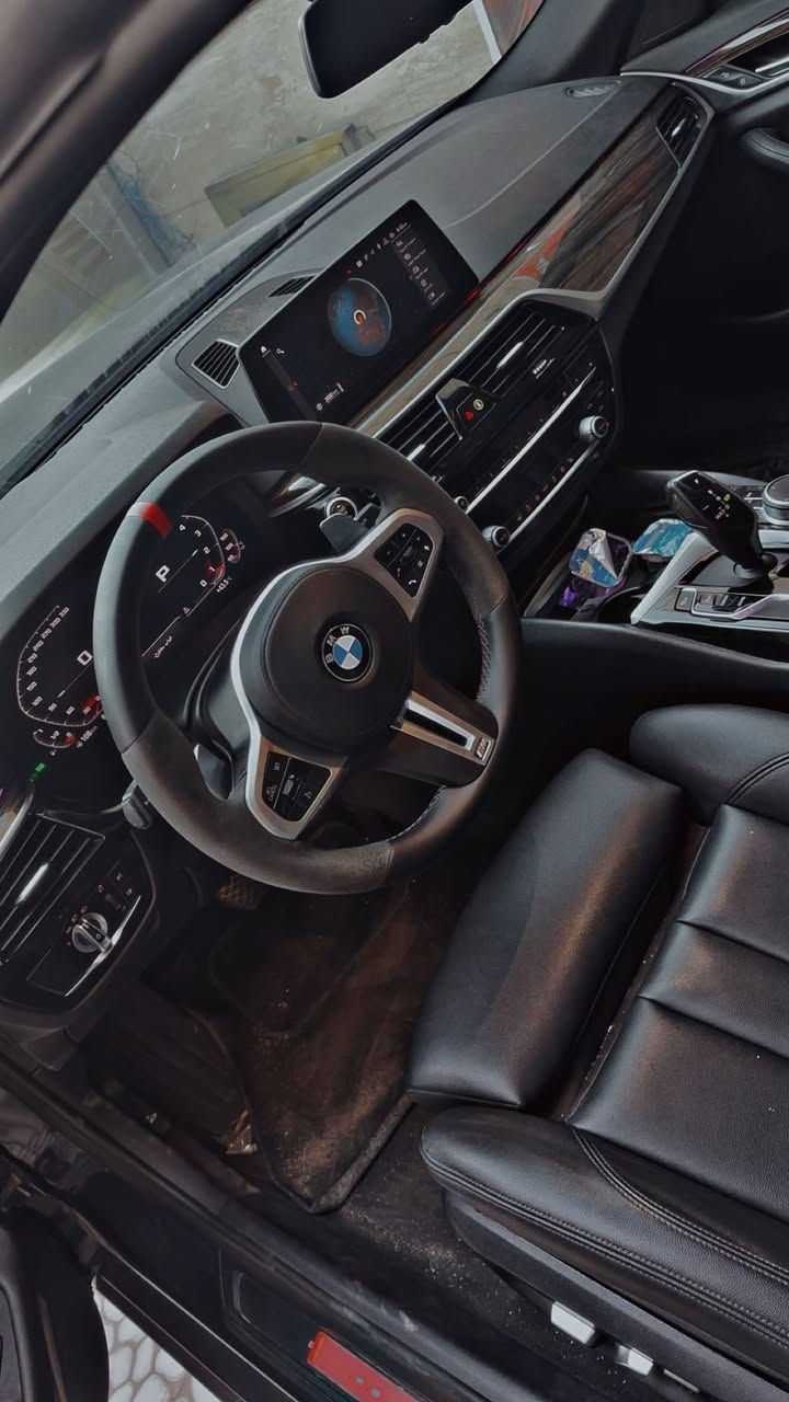 بسم الله الرحمن الرحيم 
Bmw 530i 2020 رقم اربيل باسمي تحويل او وكاله 
مواصفات / 
شاشه جبيره 
عدادات دجتل 
كشنات كهرباء + خزن ميموري 
تدفئه كشنات 
ستيرن كهرباء 
ماشيه 61 الف 
رادار امامي + حساسات جانبيه فول للعين عدا داتا شو 
التعديل الي عسياره : 
بدي كت M5 كامل 
دعاميه اماميه + لايتات + شباك امامي + لحيه M5 
دعاميه خلفيه + بك لايت خلفي + دفيوزر + حلوك صالنصه M5 كله الغراض اصليه 
عليها شفقه خلفيه + جنح خلفي وعلامات m5 
ستيرن كامل M5 
سياره كامله للاخير صفر مسج بدون نقص برغي واحد حتى دهن جديد مبدل + تخم دسكات جديده + تخم تايرات جديده 
الحادث / داخله كلين تاتيل 
صار ليها دعج بدون دواخل جاملغ امامبي وباب لون مبدلات يعني وكاله مو صبغ
صبغ فقط جاملغ خلفي وباب خلفيه 
مكاني بغداد البنوك
السعر 249 وبيها مجال بسيط
السيارة بيها كتاب تضليل 80‎%‎ 
وهوايية تفاصيل.بعد 
الرقم ***********
