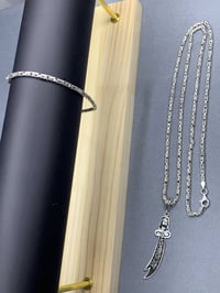 وبركاته  اخواني  للبيع زنجل + سيف + سوار : كل القطع فضة 925 .مستعمل ال...