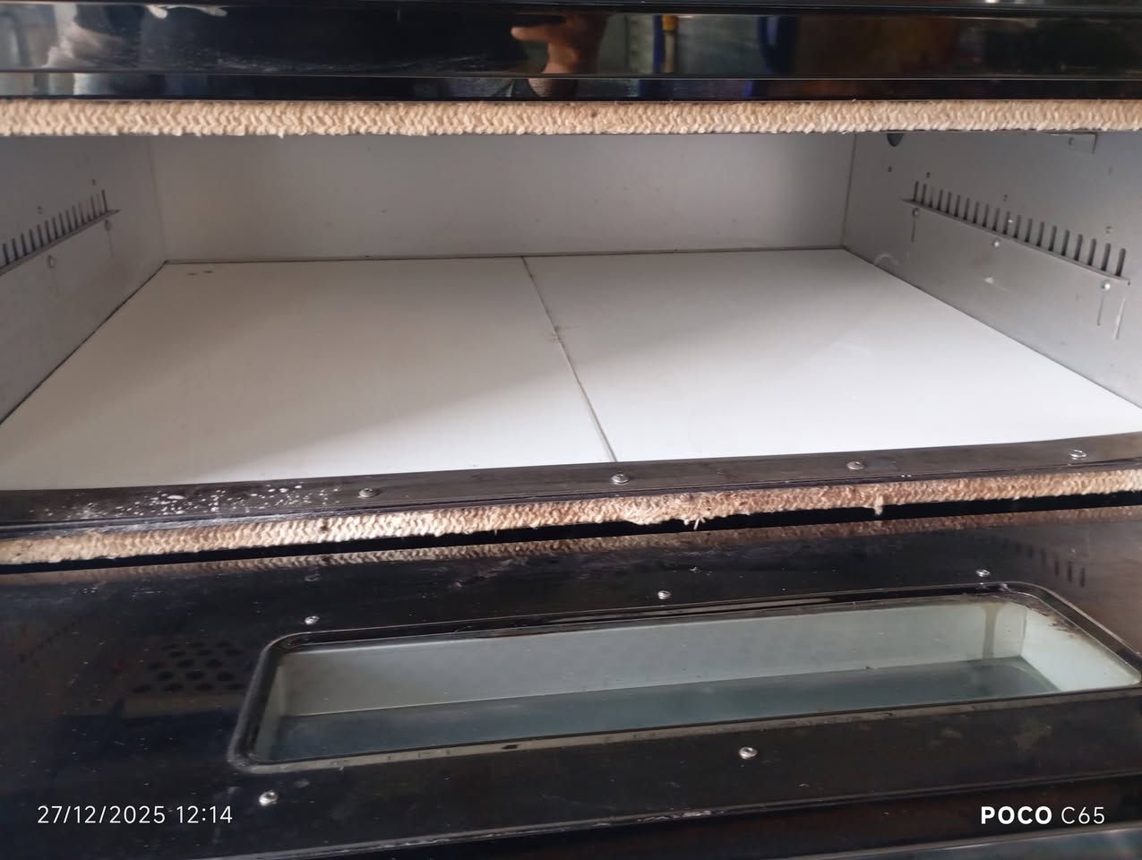 السلام عليكم للبيع نزال 70.
قاعيه حجر مش علينا بمشعل.فرن اخو الجديد.
مكان العلاوي قرب سوق حرج.
رقم التليفون.  ،{***********}
