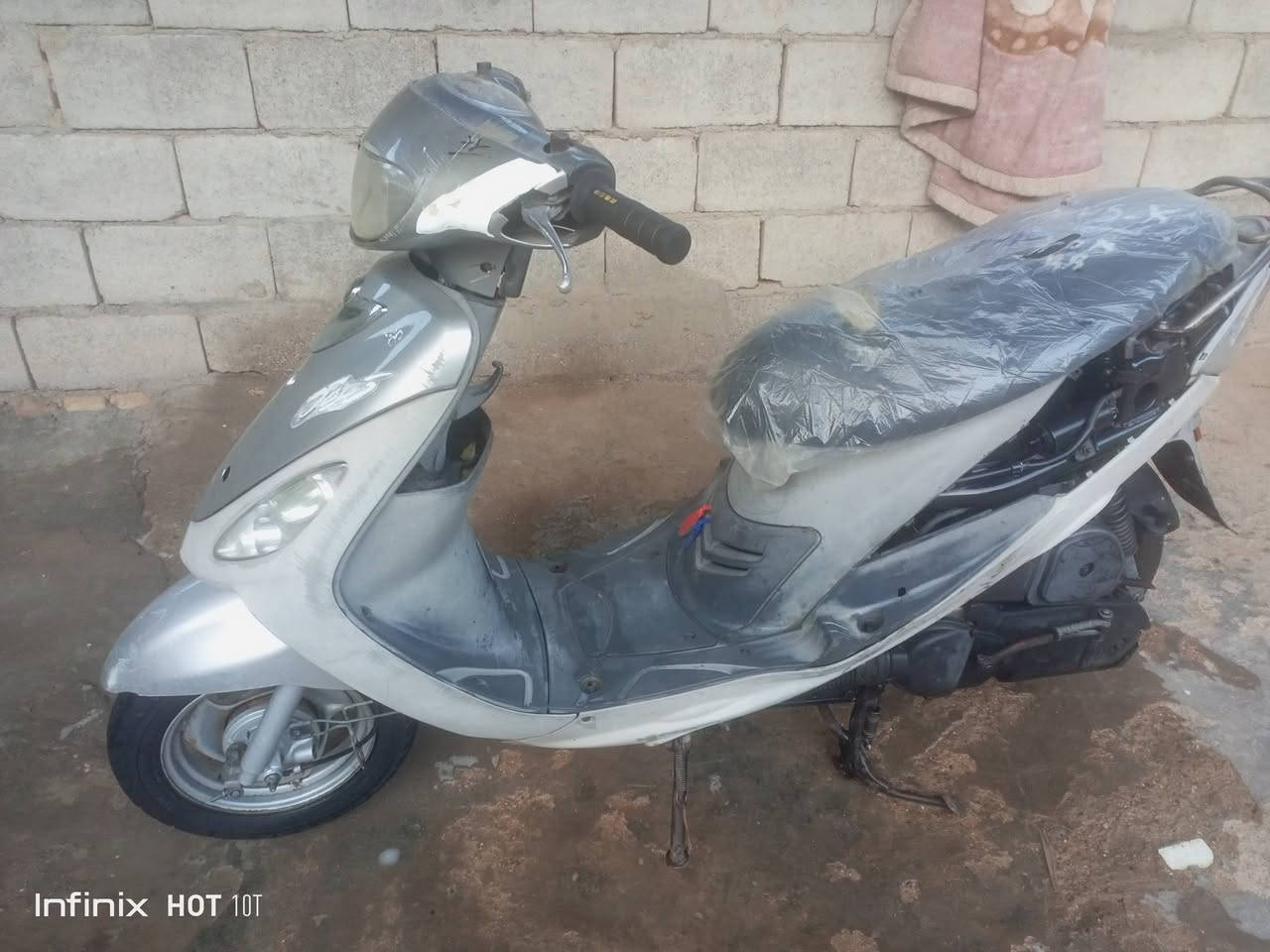 سلام عليكم دراجه ماكس منغولي دراجه الله شاهد خير من الله خرسه من الدوام للبيت ما طالع بيهه كفراتهه الوره موجودات بس  جاردات  أنه نازعهن مكينه ما مفتوحه تجي وشوف رجاءن المو شراي لا ايخابر  رحمه الواديكم مكاني ميسان حي الرحمه الاوله السعر 800او بيهه مجال للشراي أو هاذه رقمي ***********
