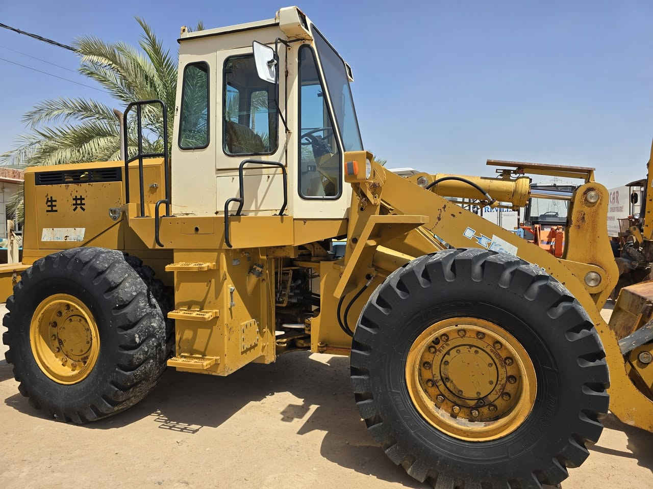 كاوسكي حجم 70 Z3
دخول جديد للعراق 🇮🇶
وارد اليابان 🇯🇵
محرك هينو 
كير 4 نمر 
مشتغل 5000 ساعه 
نظافه 100 ب100
العنوان النجف الاشرف مدينة المعارض الجديده 
***********   ***********
