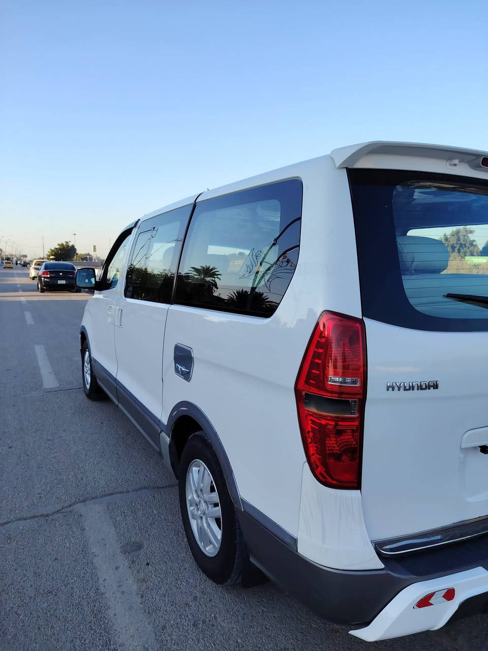 سلام عليكم.. ستاركس 2016 شكل لجديد مكفوله من كلشي من لصبغ ولمعجون ولبارد وتبديل.. بيها شخط مال سوويج بلباب لسلايت موضحه بلصوره ولباقي كلشي كدام عينك رقم بغداد بسمي تحويل ثاني يوم  مكينه مجفته  لا لتنقيص ولاتبخير. منضومه تبريد جديده كامله حداديه جديده.. وتخم تاير.. لتواصل فقط ع لرقم ***********
