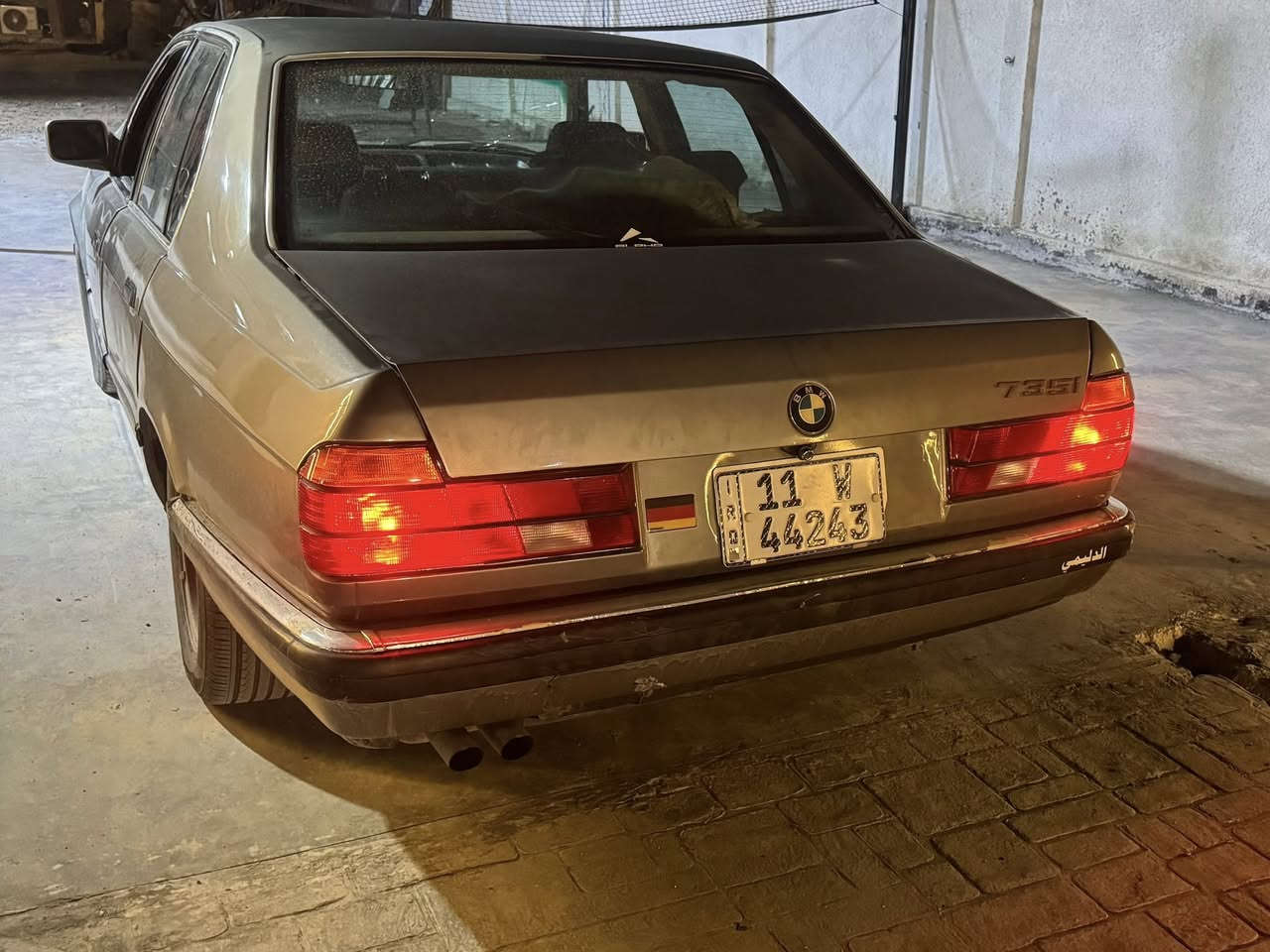 السلام عليكم بي ام حجم 735 اصل موديل 90 مكينه 6 سلندر السياره دشبول صاج  ويل  خليه تخم تاير جديد باتري جديد رقم بغداد انكليزي باسمي تحويل ثاني يوم مكان بغداد السعر 42  وبيها مجال قليل 
 رقم التلفون*********** 

واذا اكو مراوس باحدث انطي فرق
