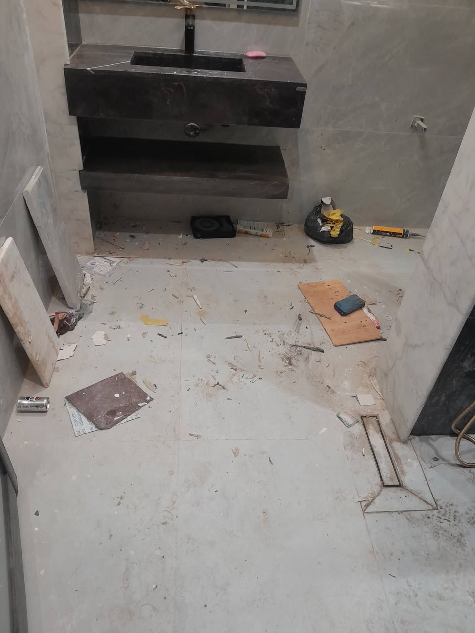 هل تبحثون عن شركة تنظيف موثوقة وذات كفاءة عالية؟
تقدم لكم شركة ديلوكس  للتنظيف عروض مناسبه باسعار تنافسية 
خدماتنا تشمل: جلي وتلميع الأرضيات، تنظيف الحمامات والأسطح، تعطير المنزل... وغيرها!
كادر متخصص في تنظيف المنازل والشركات
احصل على راحة البال مع أسعار مناسبة. اتصل الآن 
*********** أو مراسلتنا عبر الصفحة أو الواتساب
