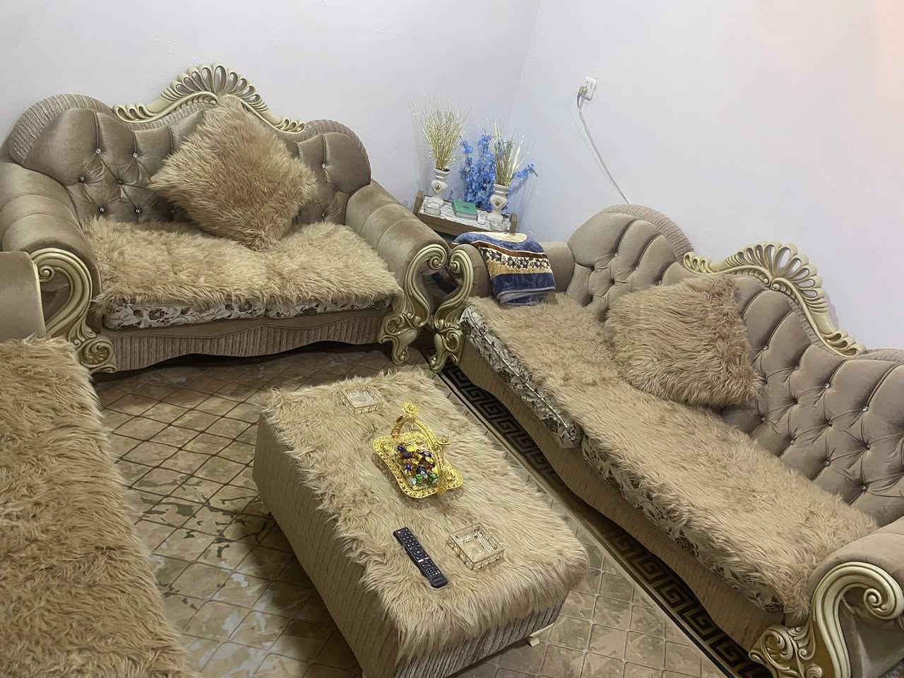 للبيع تخم ملكي كلش نضيف واضح بالصورة قطعتين 10 مقاعد السعر 525 الف


**إذا كنت صاحب هذا الإعلان وتريد حذفه لأي سبب، رجاءا أرسل رسالة إلى الدعم الفني**