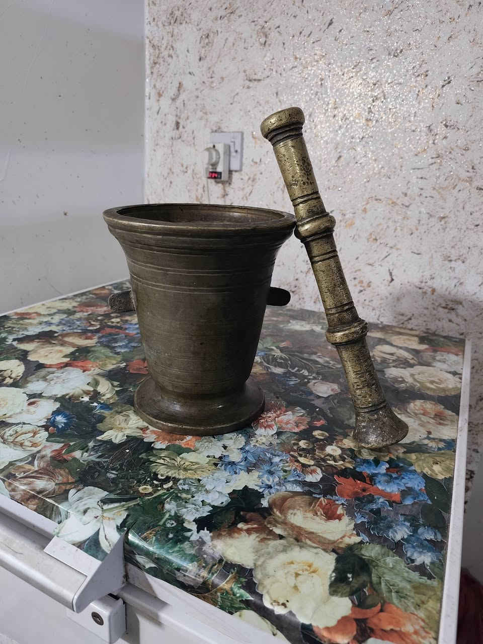 هاون من نوادر ارتفاع 22ونص سم ويده 34سم سعر خاص ***********
