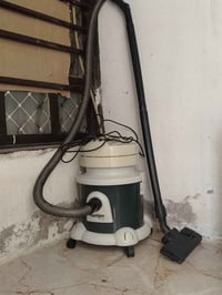 مكنسة كهربائية • للبيع • بيها مجال