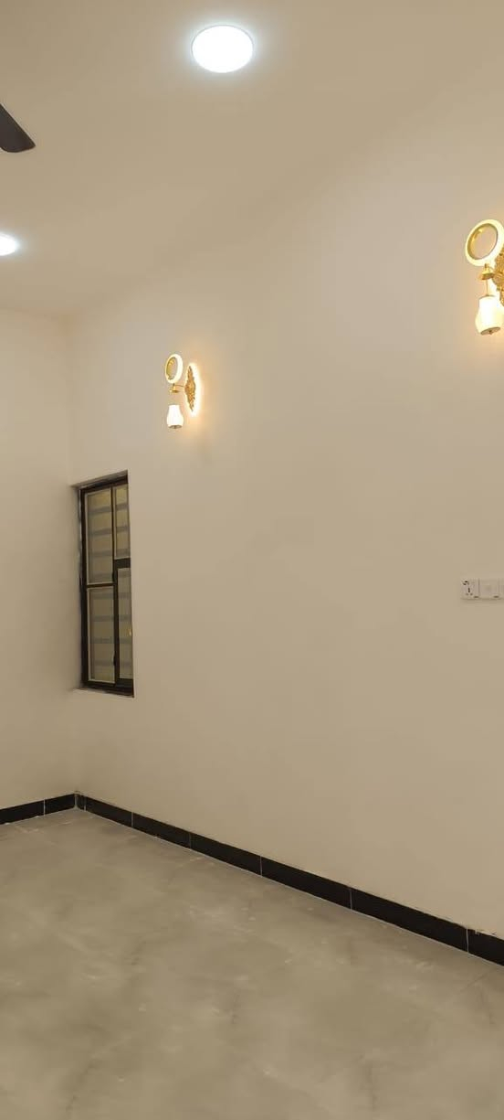 #اسعد_الله_اوقاتكم_بكل_خير⁉️👋🏼
دار سكن للبيع بناء 2026

#المساحه 225 متر 
#جنس_العقار :: طابو ملك صرف زراعي باسم عراقي سند 25 

#العنوان ::  أبي الخصيب محيله طريق الوسطي قرب تقاطع شارع المحكمه 

#يحتوي البيت على غرفتين منام كبار
و ديوان 
و مطبخ و صاله
و مناور عدد 2
و صحيات داخلي وخارجي  و كراج سياره

#البيت جاهز من كلشي تستلم البيت عنده المكاتبه
كامل من مقطوره و كيزر و ماطور
جيب اثاثك و اكعد
و الف عافيه الي ياخذه

جميع الخدمات متوفره  
#السعر (( 125 مليون وبي مجال 
#للاستفسار ***********
