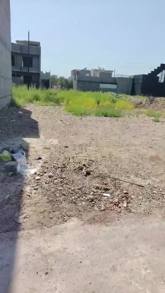 قطعه ارض للبيع مساحه ١٥٠ متر مربع ١٠×١٥ طابو زراعي سند ٢٥ صادر بيها سهم من الطابو اصوليه ومؤشر بظهر السند  مفروشه سبيس ومحدوله جاهزه للبناء تبليط كامل +ماء 
#تقاطع القدس قرب جامعه بلاد الرافدين 
شارع بلا حدود مقابيل كابينه عمر رقم ٩ ابو المولده السعر 45 مليون وقابل للتفاوض ***********
