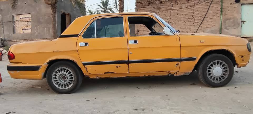 السلام عليكم للبيع سياره جاهزه كير مكينه 2 ونص ديلكو تبريد راس الثور دواخل نضيفه حداديه جديده تخم تاير جديد كهربأيات شغاله  بدي شوف العين السعر( 18 )وبيها مجال الخاص مفتوح تصال مفتوح *********** مكان سوق الشيوخ
