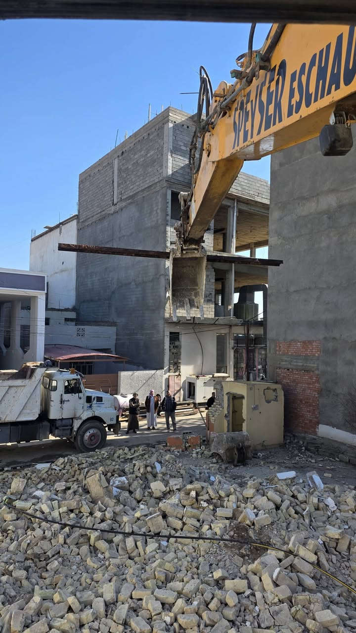 تلفيش الدور في بعقوبة 
رفع الانقاض 
مع سبيس وحادلة 
***********
