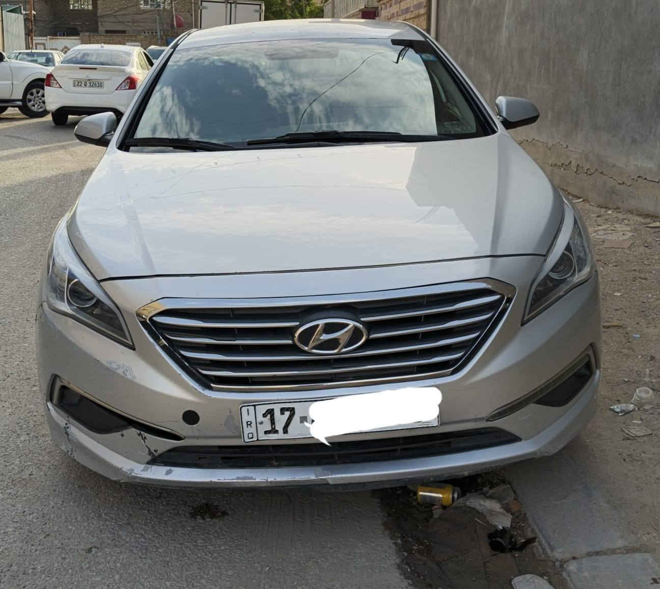 هونداي سوناتا موديل 2015 السياره بيها فقط الجاملغ  الخلفي وشويه من قبق الجنطه ملاون. تبريد شغال باسمي مواصفات عاديه ماكينه GDi2400 جديده بانزين عادي  سياره جاهزه ما عايزها شي حادثها كما موضح بالصور  التواصل *********** سعر ١٠٣ النجف, العراق
