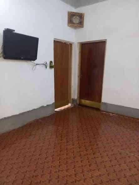 بسم الله الرحمن الرحيم
بيت في حي الشرطة الشارع العريض في كاع علي سالم..
المساحة ٢٦٠ متر سقف سندويج يحتوي على ٢ غرف نوم ٥*٤ونص
مضيف ٨ *٤ونص
هول ١٠ *٤ونص
مطبخ ٤*٣
كراج وحديقة
الاستفسار الاتصال على *********** 
0777 276 4622
