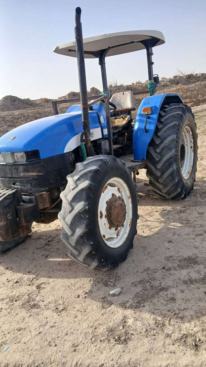 كاروبه نيهولند حجم 80 لبيع رقم واسط رقم وسنويه نكليزي موديل 2010 مع معدات فدان اصلي اربع سجج وخرماشه ومعدلان ومرازه مكان بابل الشوملي ***********
