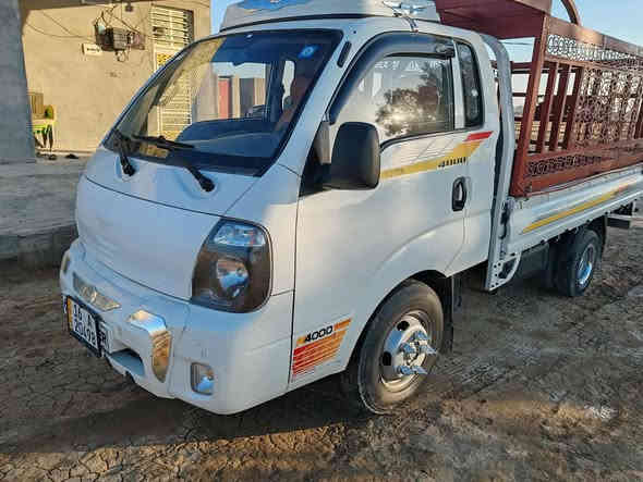 السلام عليكم فحل 2017 سياره جديده مقفوله كفاله عامه من ضربه ومن صبغ ومن تبديل جيركام تاير تخم تاير حداديه كله جديد تحويله درجه اولى 27 مكان السياره بابل النيل سنويه جديده لل 31 رقم قادسيه تحويل ثاني يوم باسمي السعر 133 وبيها مجال حق الجيه الاستفسار على هذا الرقم ***********
