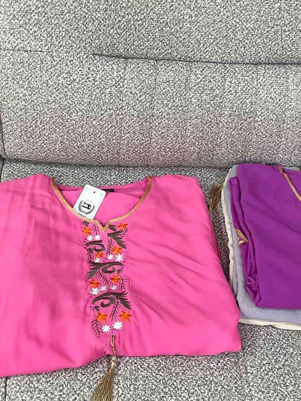 متوفر گلبيات مصرية رمضانية 
كوالتي عااالي الالوان ( البيج / الوردي / الرصاصي / البنفسجي ) وبسعر مناسب 
يوجد توصيل لجميع المحافظات 🇮🇶


**إذا كنت صاحب هذا الإعلان وتريد حذفه لأي سبب، رجاءا أرسل رسالة إلى الدعم الفني**