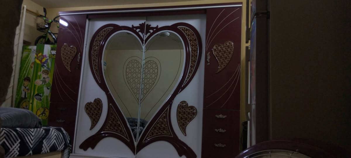 السلام عليكم غرفه تركيه مستعمله للبيع سعر 100 وبيها مجال بسيط مستعجل على البيعه الرقم***********
