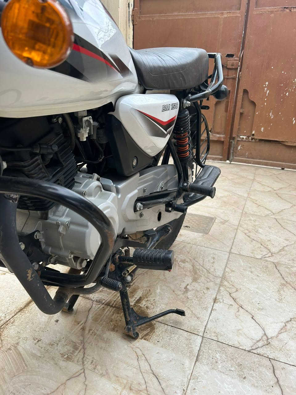 موطور بوكسر للبيع
موديل 2023
سنوية وأرقام نكليزي باسمي(تحويل ثاني يوم) 
محرك بلادي اسبانة ممدودة عليه(جيب فيتر وتعال افحص)
مال جناي
المكان بعقوبه مجسر الكاطون
السعر مليونين ونص وبيه مجال
***********
