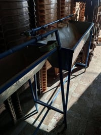 محل كراسي • للبيع • مستعجل