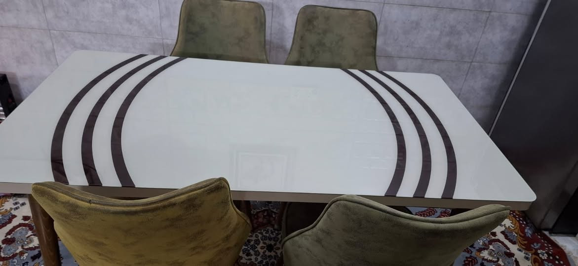 مساء الخير مكلفه بالنشر ميز طعام جديد مع ٦كراسي لصغر المكان اتعرض للبيع ب٢٠٠ وبي مجال ***********بي واتساب
