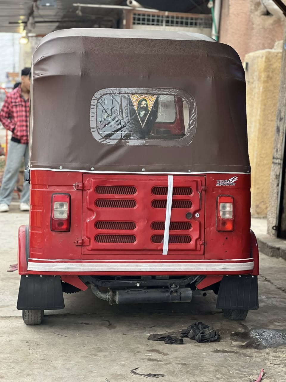 سلام عليكم تكتك مديل ١٩ رقم وسنويه عربي تكتك خير من الله مال شارع وكينتهه خير من الله سعرها 6و400وبيها مجال حك جيه مكلف بنشر ***********
