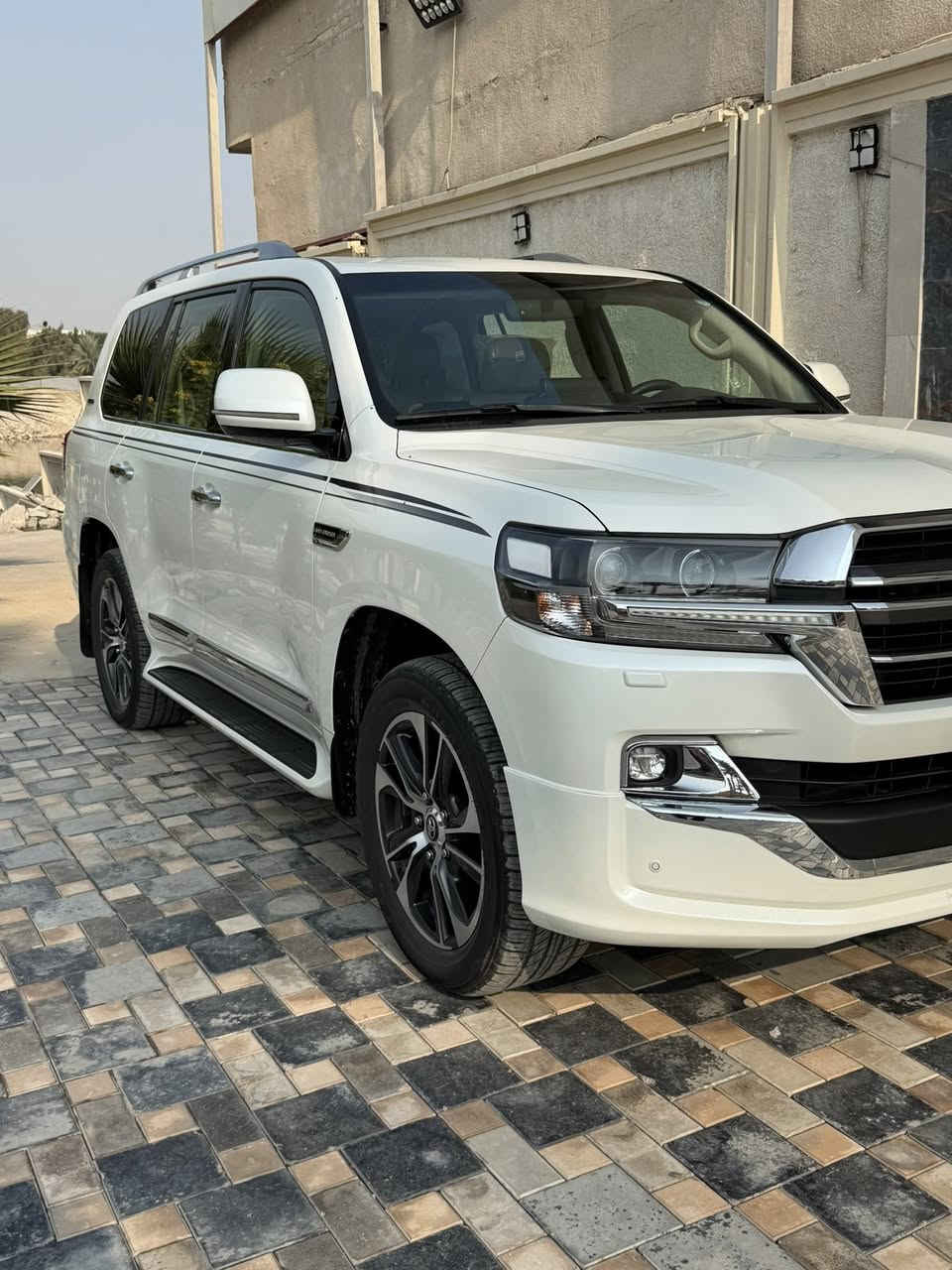 السلام عليكم
تويوتا لاندكروز موديل 2020 ساز (شرط الفحص بالوكالة)
ماشية 96 الف حقيقي شرط الفحص
رقم أربيل بأسمي شرط التحويل
السيارة جديدة بكل معنى الكلمة
كفالة عامة عدا بارد بسيط كلش جوة الصندوق
سونار كامل مذكور وية الصور 
السيارة فول مواصفات بصمتين تبريد مركزي شاشة كامرة
كشن السايق كهرباء ومواصفات الاندكروز المعروفة 

مكان السيارة السيدية الشارع التجاري
الرقم : ***********
