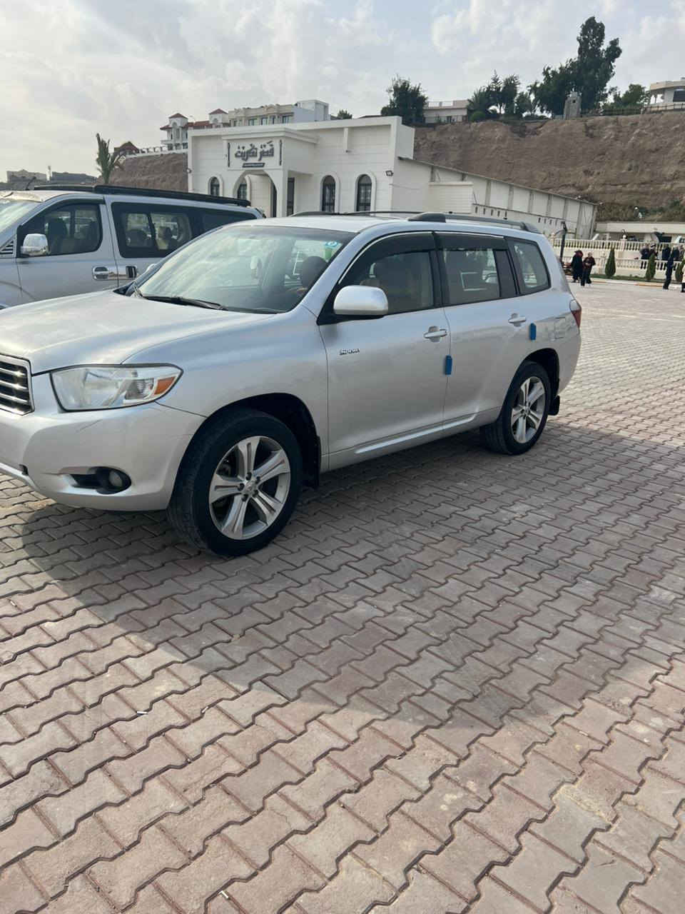 سياره هيلندر 2009 اللون رصاصي رقم بغداد مشروع وطني بيه شويه صبغ بلجاملغ الخلفي كيرومحرك مكفولات سياره مال جناي رقم الهاتف *********** السعر 150 وبيها مجال العنوان صلاح الدين /الظلوعيه
