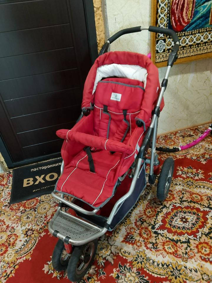 السلام عليكم عندي هي عربانة قطعتين يستخم بشكلين  و يمكن استعماله مثل كاريكوت و مكان نوم في سيارة  سعره ٢٠٠ الف  يتحمل ٨٠ كيلو غرام  ***********
