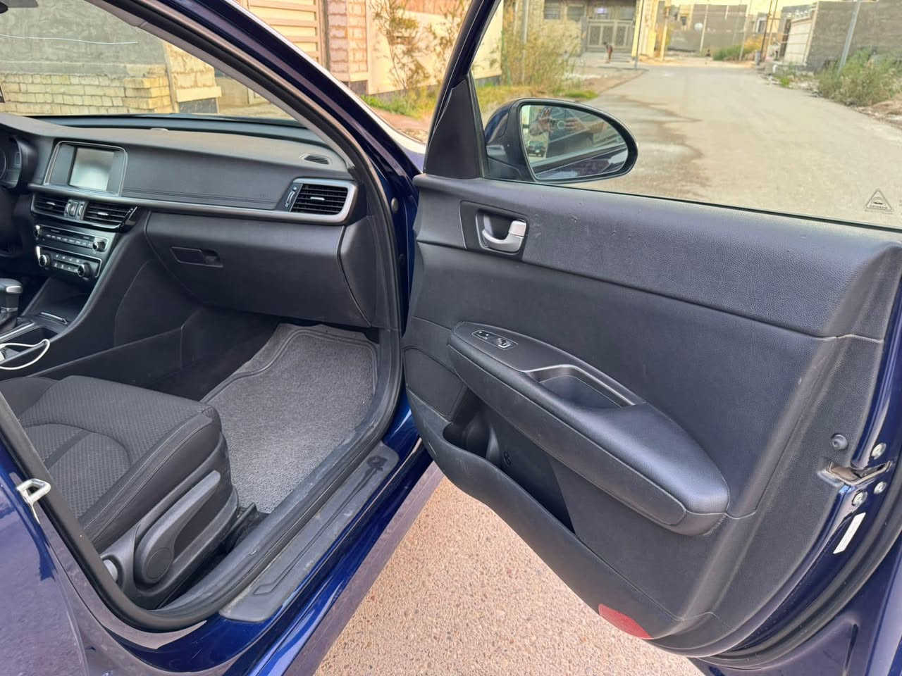 السلام عليكم
كيا اوبتيما للبيع الموديل 2018 ماشيه 70 مكفوله من الضربه والصبغ كير ومحرك مكفولات اللون نيلي شاشه كبيره تحكمات ستيرن تحويل مباشر 
المكان / الفلوجه ***********
السعر/ 140 وبيه مجال
