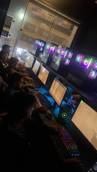 مقهى وكيم سنتر • الكرادة خارج ٢٢٠م • ١٠ حاسبات بالضمان