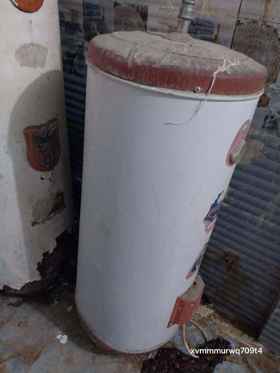 كيزر السعر ب40 
المكان الكاظمية النواب 
***********
يوجد واتساب
