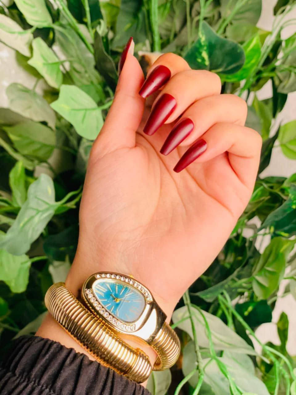 ساعة سيربنتي (الافعى) بتصميم يخطف الأنظار، تجمع بين رقي الذهب وجمال اللون الأخضر الملكي. قطعة تعبر عن شخصيتك القوية والمميزة. 🐍💚
بأعلى جودة.

توفرت ب 5 الوان 
الأحمر ❤️
الاخضر 💚
الابيض 🤍
الفيروزي 🩵
الأسود 🖤

سعر القطعة 14 الف 
 توصيل مجاني لجميع المحافظات لحجز الطلب المراسلة خاص


**إذا كنت صاحب هذا الإعلان وتريد حذفه لأي سبب، رجاءا أرسل رسالة إلى الدعم الفني**