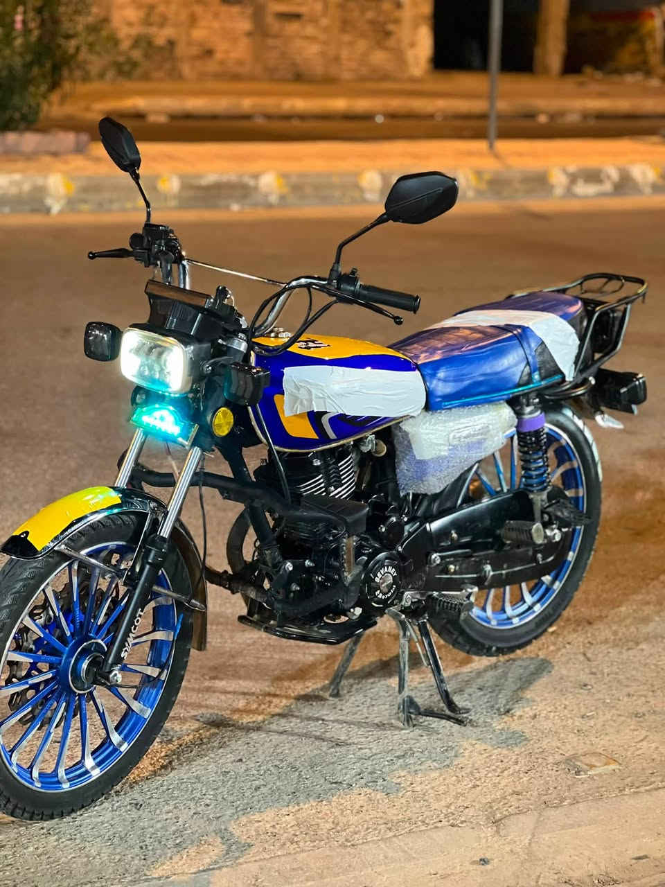 السلام عليكم 
إيراني سولنك 2025
محرك 200Cc
مناقصه اي شي 
الدراجة انضف من الصور 
اوراق منفيس 
السعر 850 بيها مجال للشراي 
مكاني الخمسه كيلو 
***********
